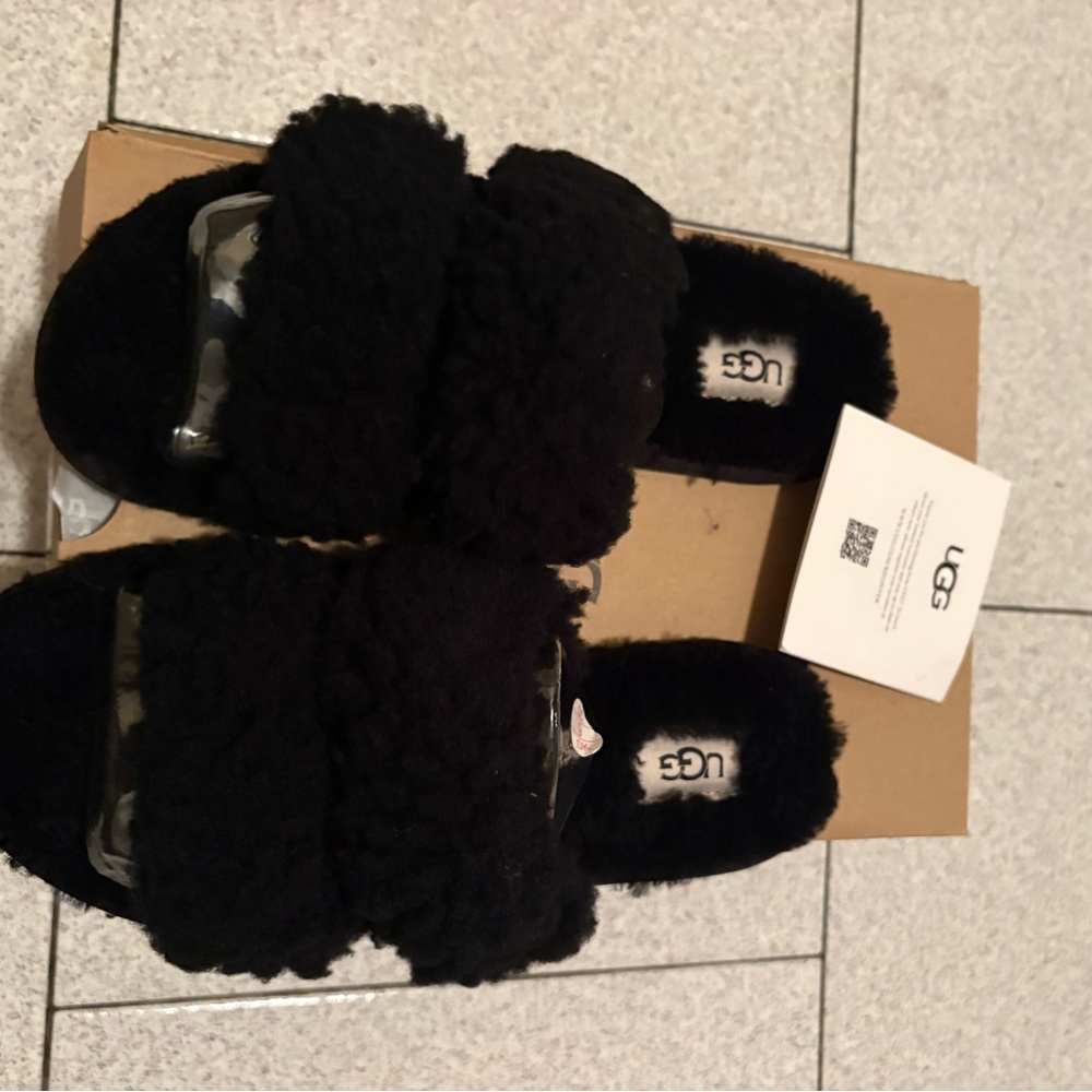 UGG Black Fuzzy Maxi Curly Scuffetta - Picture 5 of 7